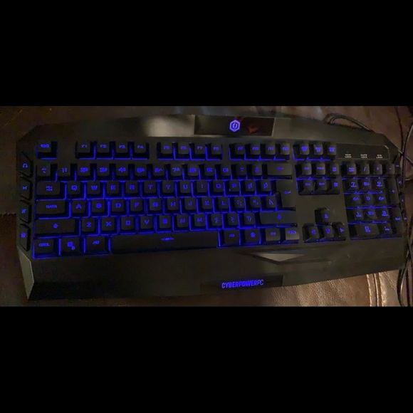 CyberPowerPC keyboard - Picture 3 of 6